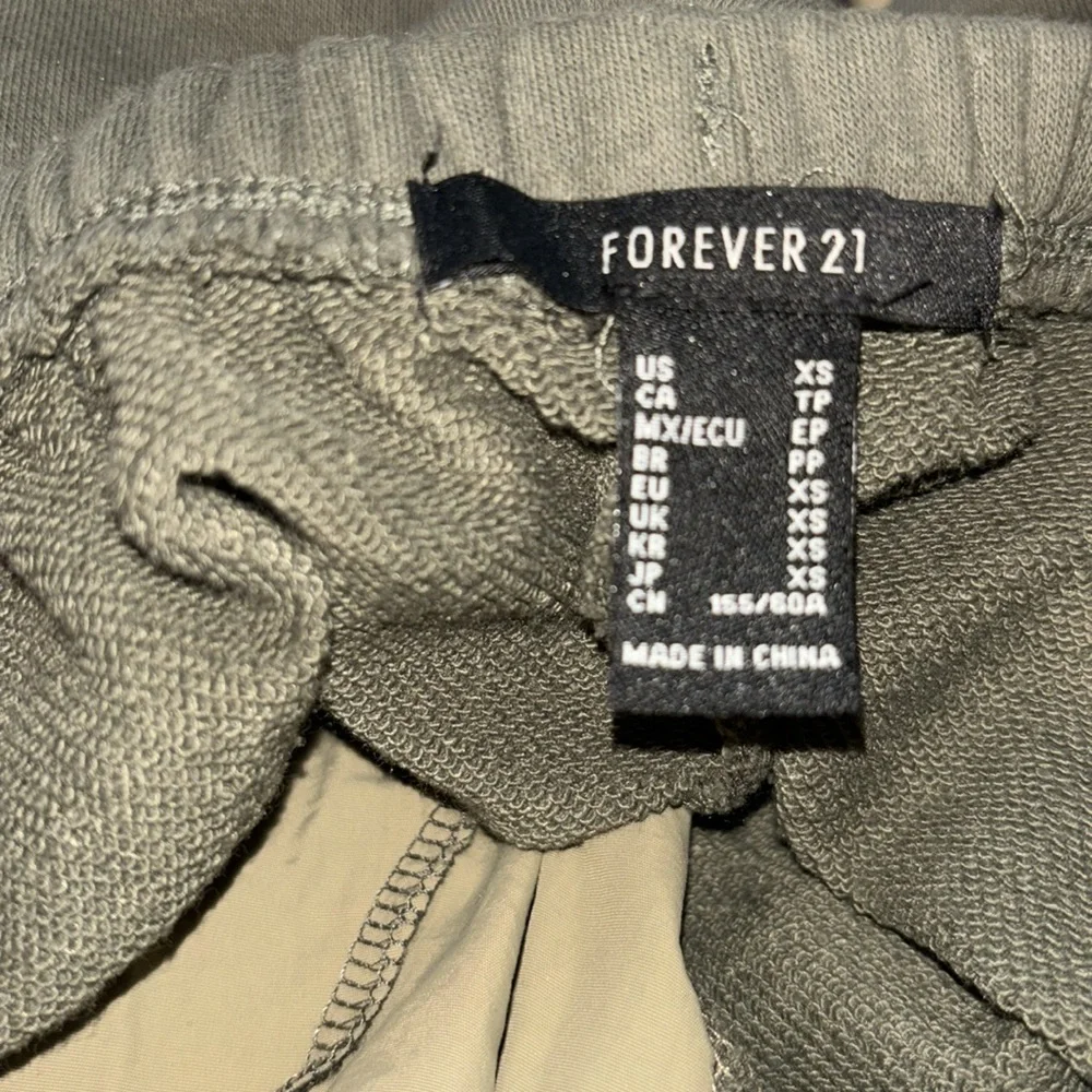 Forever 21 Colorblock Drawstring Cargo Joggers, Size XS - Picture 12 of 14